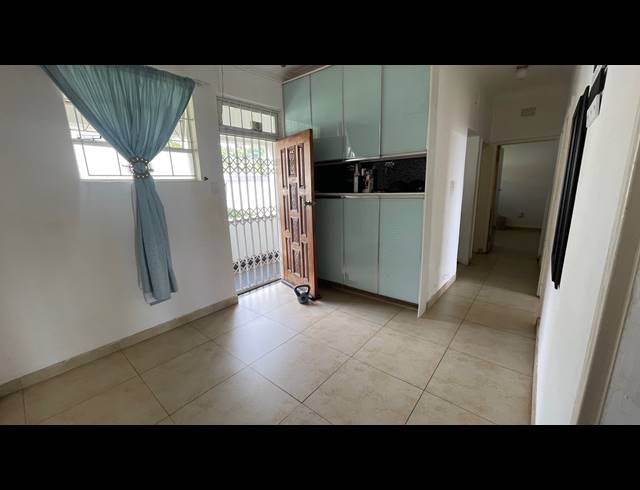 2.5 BEDROOM APARTMENT TO LET IN GLENWOOD